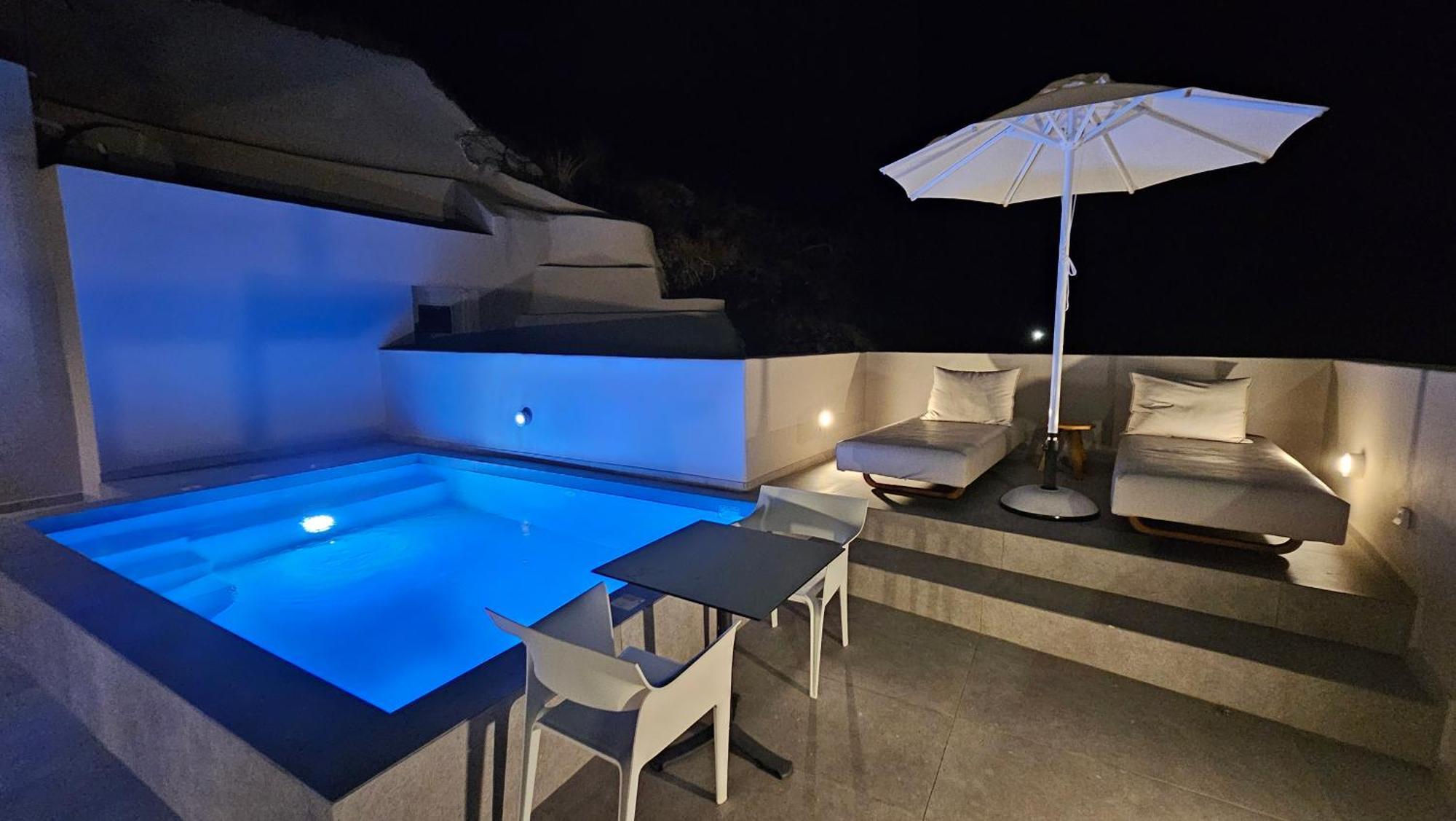 Petroma Cave Suites Vourvoúlos Exterior photo